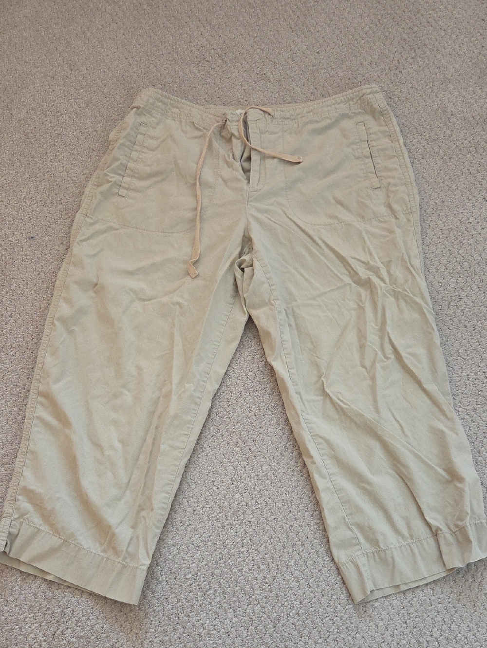 Chaus Women's Light Beige Drawstring Capris